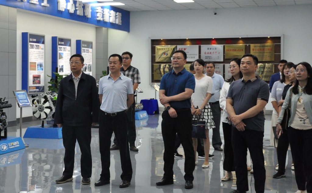 昆明市国资委党组书记王磊一行到云南J9集团动力集团有限公司发展调研